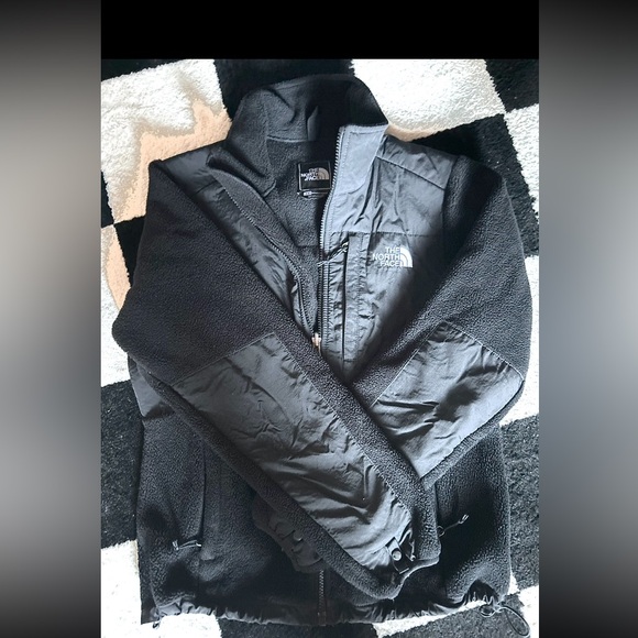 Black size Small ( women’s size as see in photo) north face jacket - Picture 1 of 4